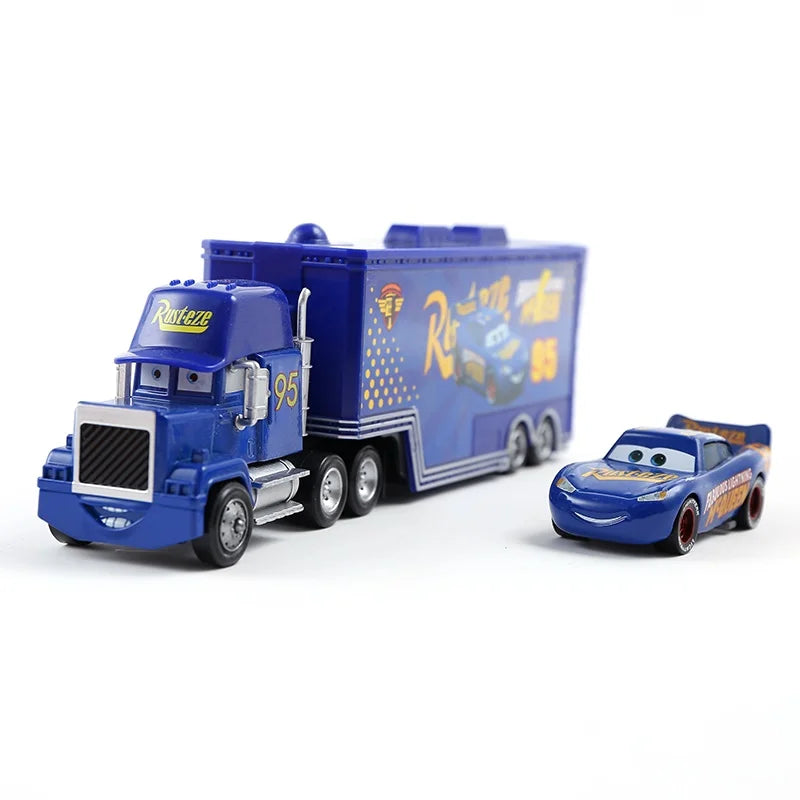 Relampago McQueen junto com Mack Truck do Filme Carros 3 Disney Pixar e Outros