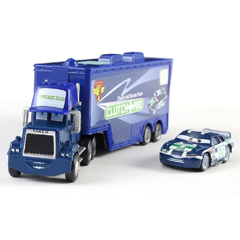 Relampago McQueen junto com Mack Truck do Filme Carros 3 Disney Pixar e Outros