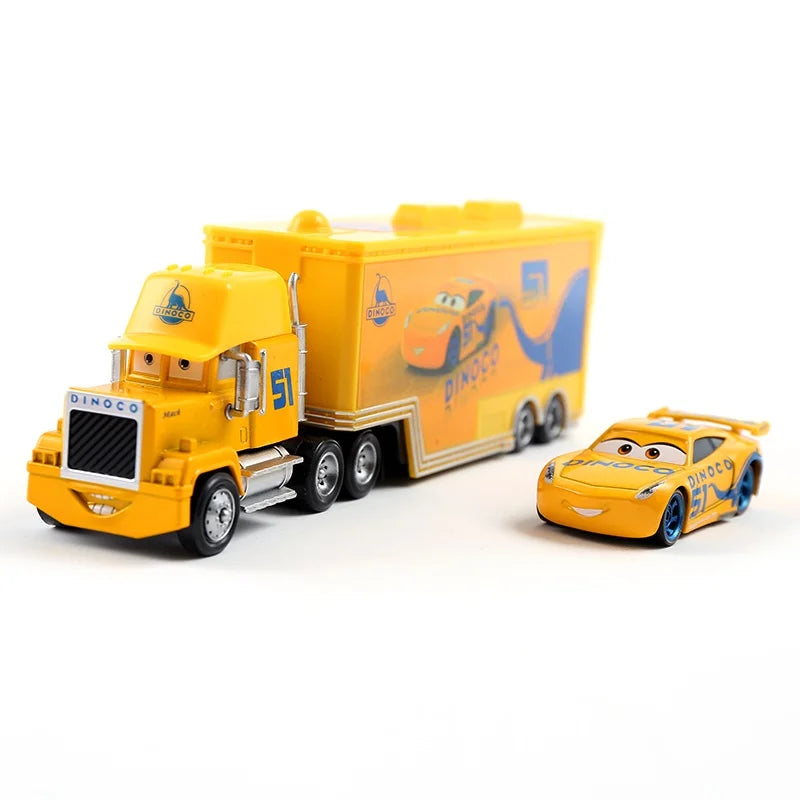 Relampago McQueen junto com Mack Truck do Filme Carros 3 Disney Pixar e Outros