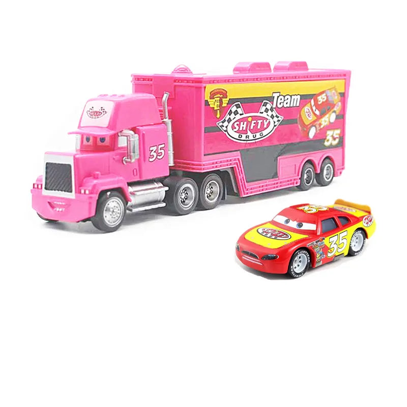 Relampago McQueen junto com Mack Truck do Filme Carros 3 Disney Pixar e Outros