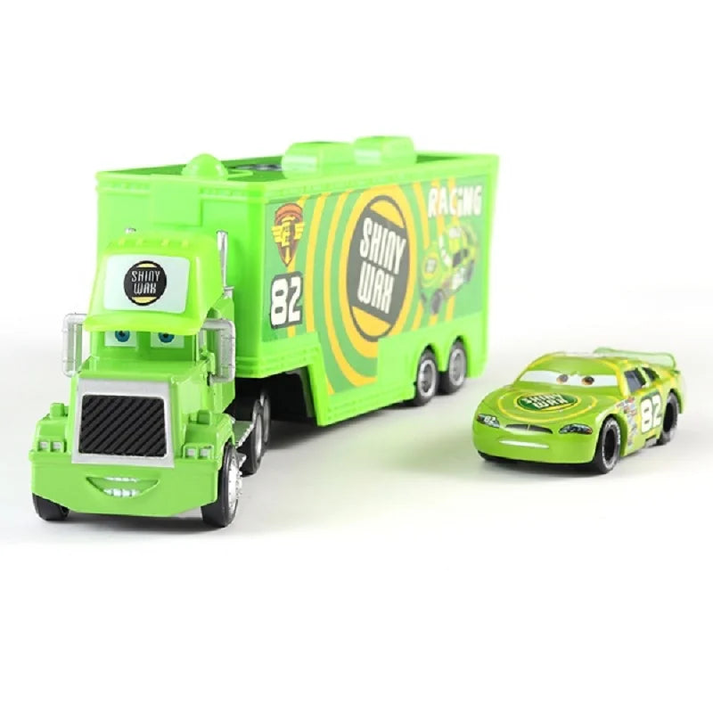 Relampago McQueen junto com Mack Truck do Filme Carros 3 Disney Pixar e Outros