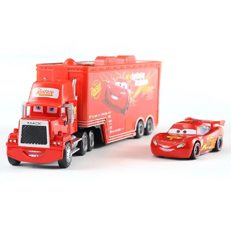 Relampago McQueen junto com Mack Truck do Filme Carros 3 Disney Pixar e Outros