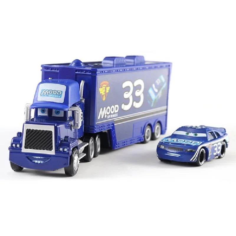 Relampago McQueen junto com Mack Truck do Filme Carros 3 Disney Pixar e Outros