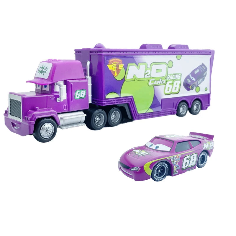 Relampago McQueen junto com Mack Truck do Filme Carros 3 Disney Pixar e Outros