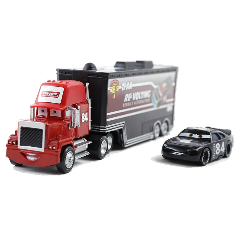 Relampago McQueen junto com Mack Truck do Filme Carros 3 Disney Pixar e Outros