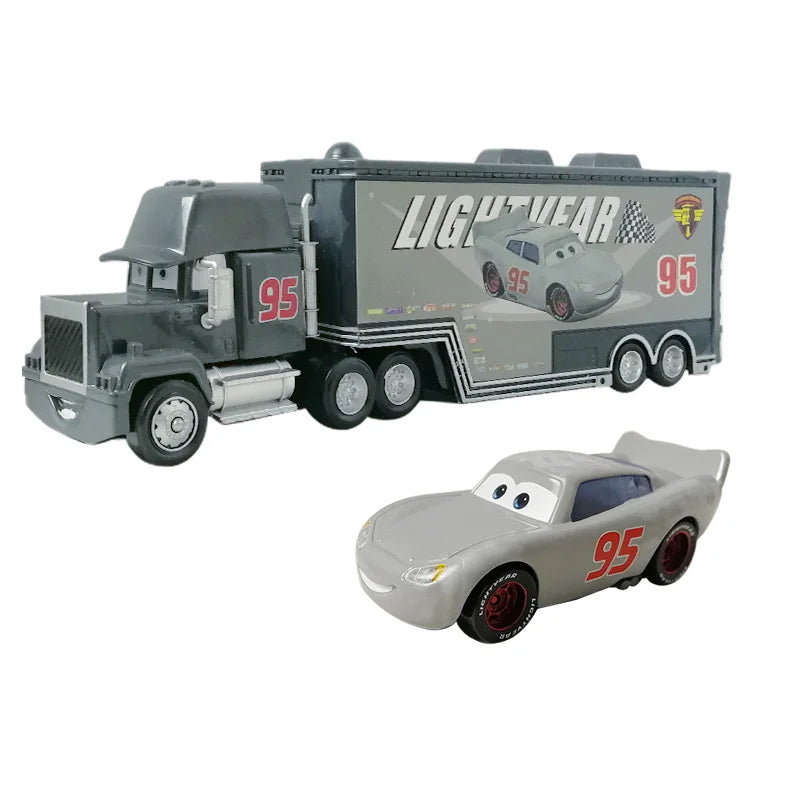 Relampago McQueen junto com Mack Truck do Filme Carros 3 Disney Pixar e Outros