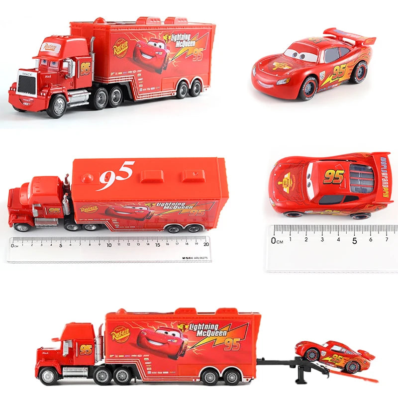 Relampago McQueen junto com Mack Truck do Filme Carros 3 Disney Pixar e Outros