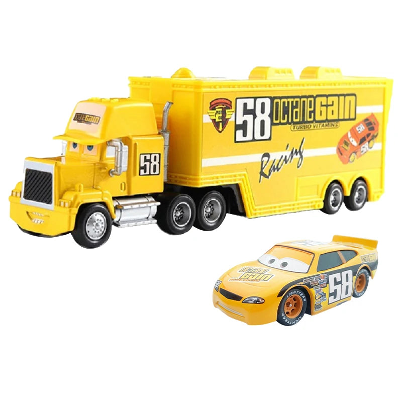 Relampago McQueen junto com Mack Truck do Filme Carros 3 Disney Pixar e Outros