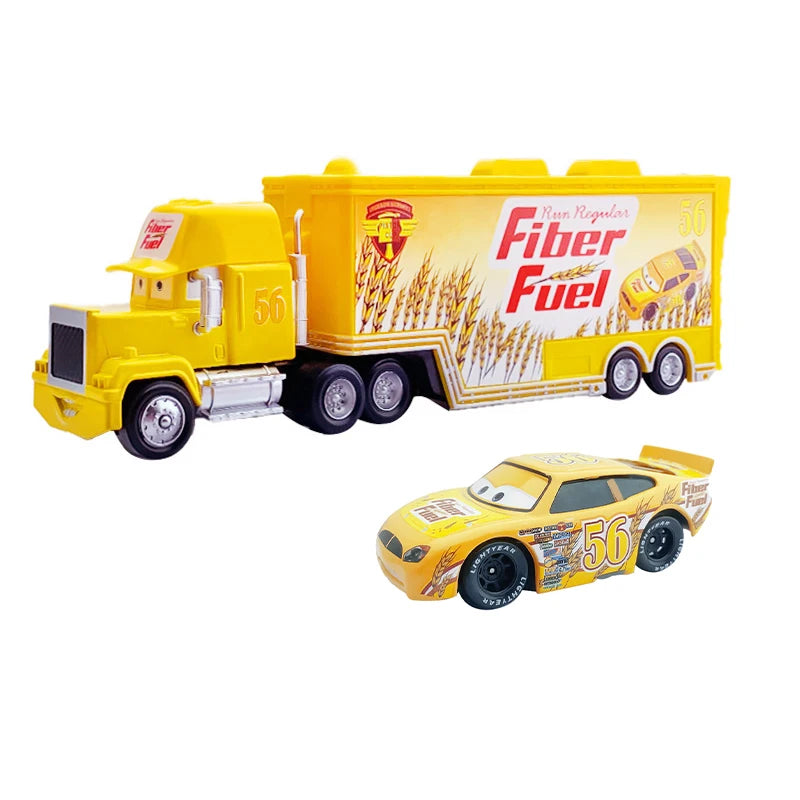 Relampago McQueen junto com Mack Truck do Filme Carros 3 Disney Pixar e Outros