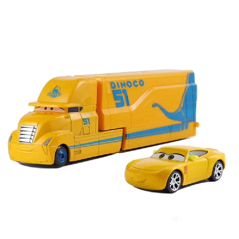 Relampago McQueen junto com Mack Truck do Filme Carros 3 Disney Pixar e Outros