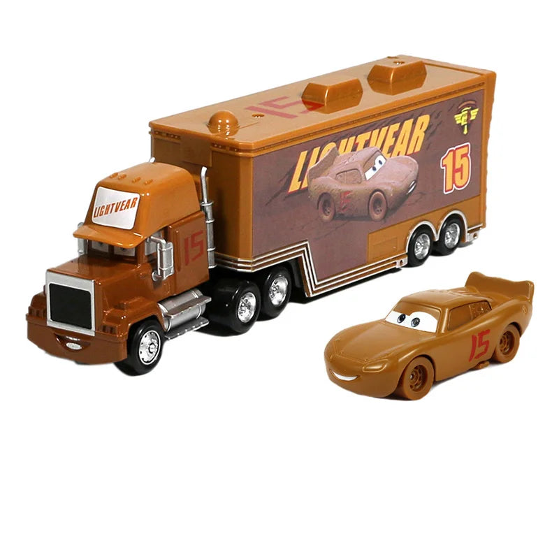 Relampago McQueen junto com Mack Truck do Filme Carros 3 Disney Pixar e Outros