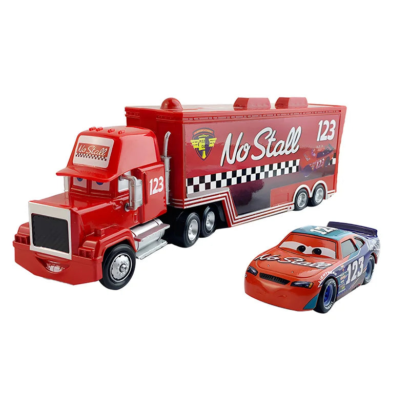 Relampago McQueen junto com Mack Truck do Filme Carros 3 Disney Pixar e Outros